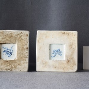 A pair of Chinese blue and white square vases and covers, Kangxi — photo 11