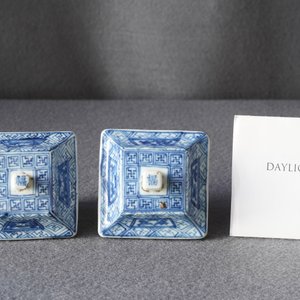 A pair of Chinese blue and white square vases and covers, Kangxi — photo 12
