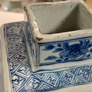 A pair of Chinese blue and white square vases and covers, Kangxi — photo 20