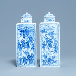 A pair of Chinese blue and white square vases and covers, Kangxi — photo 2
