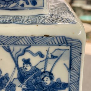 A pair of Chinese blue and white square vases and covers, Kangxi — photo 27