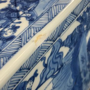 A pair of Chinese blue and white square vases and covers, Kangxi — photo 38