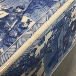 A pair of Chinese blue and white square vases and covers, Kangxi — photo 39