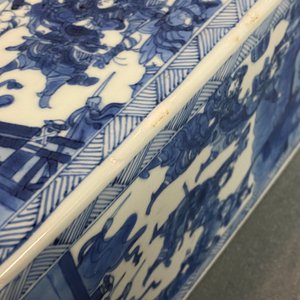 A pair of Chinese blue and white square vases and covers, Kangxi — photo 40