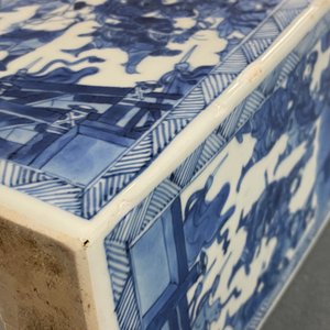 A pair of Chinese blue and white square vases and covers, Kangxi — photo 41