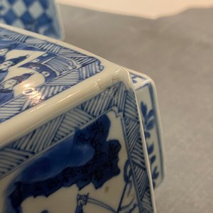 A pair of Chinese blue and white square vases and covers, Kangxi — photo 42