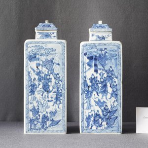 A pair of Chinese blue and white square vases and covers, Kangxi — photo 8