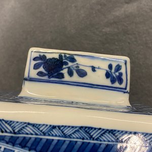 A pair of Chinese blue and white square vases and covers, Kangxi — 照片 24