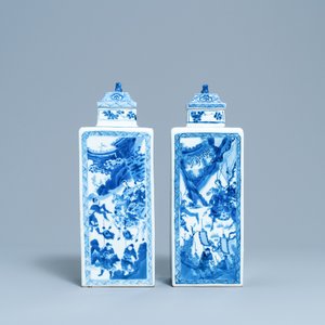 A pair of Chinese blue and white square vases and covers, Kangxi — 照片 3