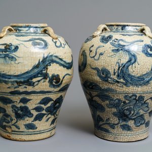 A pair of Chinese blue and white Swatow jars, Ming — photo 1