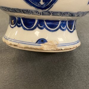 A pair of Chinese blue and white 'taotie' vases, Kangxi — 照片 12