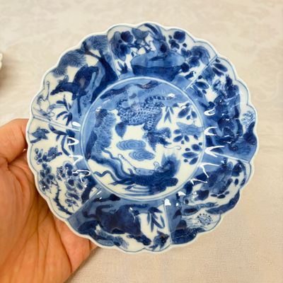 A pair of Chinese blue and white tea bowls and saucers — photo 9