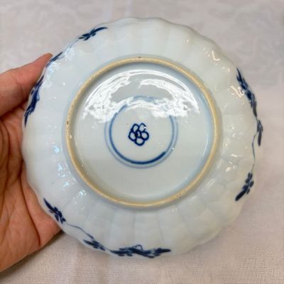A pair of Chinese blue and white tea bowls and saucers — photo 11
