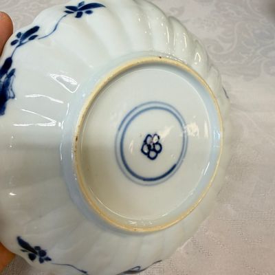 A pair of Chinese blue and white tea bowls and saucers — photo 14