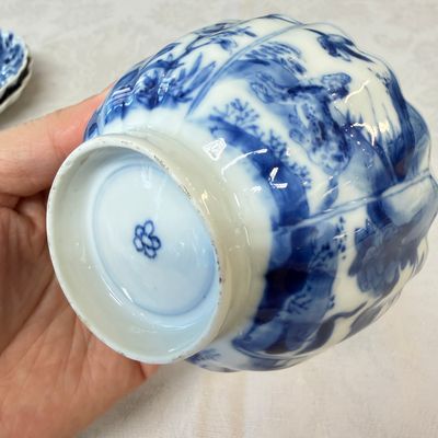 A pair of Chinese blue and white tea bowls and saucers — photo 16