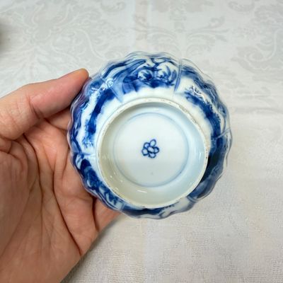 A pair of Chinese blue and white tea bowls and saucers — photo 17