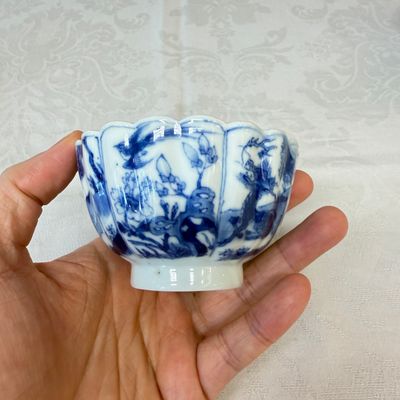 A pair of Chinese blue and white tea bowls and saucers — photo 19