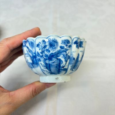A pair of Chinese blue and white tea bowls and saucers — photo 23