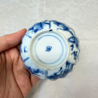 A pair of Chinese blue and white tea bowls and saucers — photo 24