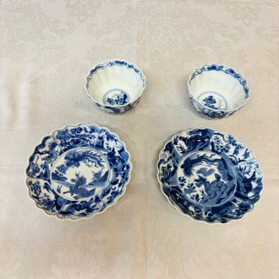 A pair of Chinese blue and white tea bowls and saucers — photo 1