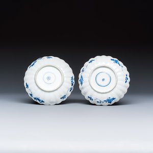 A pair of Chinese blue and white tea bowls and saucers — photo 3