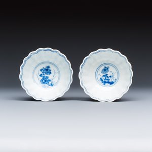 A pair of Chinese blue and white tea bowls and saucers — photo 8