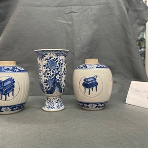 A pair of Chinese blue and white tea caddies and a goblet, Kangxi — 照片 15