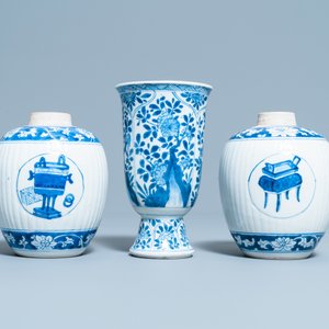 A pair of Chinese blue and white tea caddies and a goblet, Kangxi — 照片 2