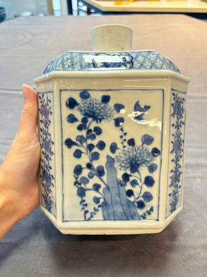 A pair of Chinese blue and white tea caddies and covers, 19th C. — 照片 2