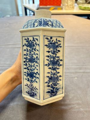 A pair of Chinese blue and white tea caddies and covers, 19th C. — 照片 5