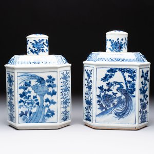 A pair of Chinese blue and white tea caddies and covers, 19th C. — 照片 1