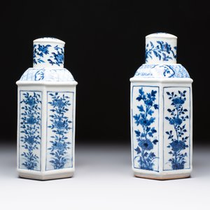 A pair of Chinese blue and white tea caddies and covers, 19th C. — 照片 3
