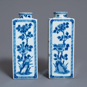 A pair of Chinese blue and white tea caddies with floral design, Kangxi — photo 4