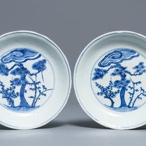 A pair of Chinese blue and white 'Three friends of winter' plates, Chenghua mark, Wanli — photo 1