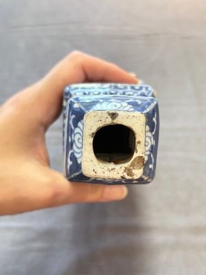 A pair of Chinese blue and white triple-gourd square vases, Kangxi — foto 11