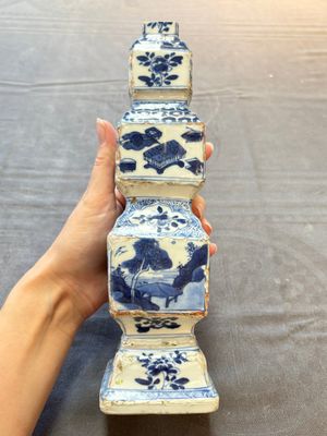 A pair of Chinese blue and white triple-gourd square vases, Kangxi — foto 10