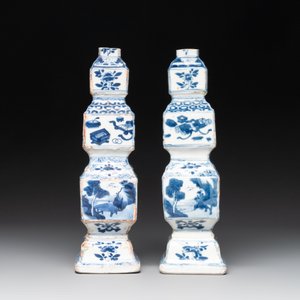 A pair of Chinese blue and white triple-gourd square vases, Kangxi — photo 4