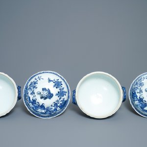 A pair of Chinese blue and white tureens with ladies in a garden, Qianlong — 照片 5