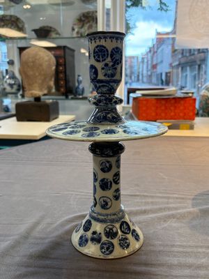 A pair of Chinese blue and white two-piece candle stick holders with brocade ball design for the Southeast Asian market, 19th C. — photo 11
