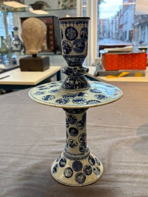 A pair of Chinese blue and white two-piece candle stick holders with brocade ball design for the Southeast Asian market, 19th C. — photo 13