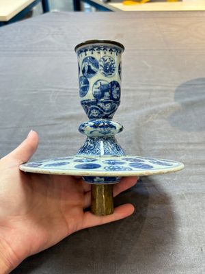A pair of Chinese blue and white two-piece candle stick holders with brocade ball design for the Southeast Asian market, 19th C. — photo 15