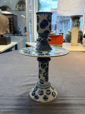 A pair of Chinese blue and white two-piece candle stick holders with brocade ball design for the Southeast Asian market, 19th C. — photo 4