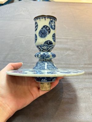 A pair of Chinese blue and white two-piece candle stick holders with brocade ball design for the Southeast Asian market, 19th C. — photo 5
