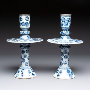 A pair of Chinese blue and white two-piece candle stick holders with brocade ball design for the Southeast Asian market, 19th C. — photo 1