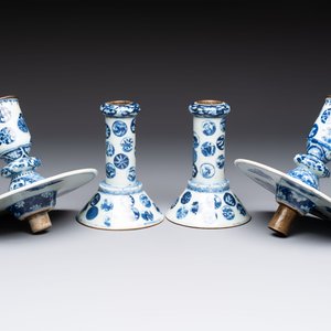 A pair of Chinese blue and white two-piece candle stick holders with brocade ball design for the Southeast Asian market, 19th C. — photo 5
