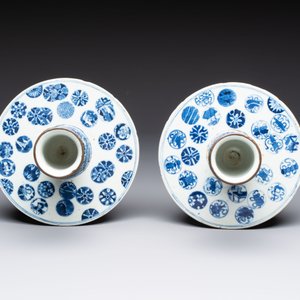 A pair of Chinese blue and white two-piece candle stick holders with brocade ball design for the Southeast Asian market, 19th C. — photo 6