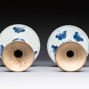 A pair of Chinese blue and white two-piece candle stick holders with brocade ball design for the Southeast Asian market, 19th C. — photo 7