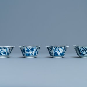 A pair of Chinese blue and white vases, a 'lotus' dish and four cups, Kangxi — 照片 12