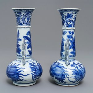 A pair of Chinese blue and white vases after Venetian glass models, Kangxi — 照片 4