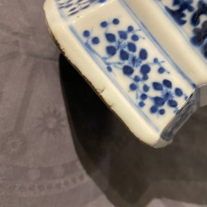 A pair of Chinese blue and white vases and a celadon-ground vase, 19th C. — 照片 13